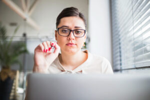 Top 5 Reasons Women Should Wear Blue Light Glasses Daily